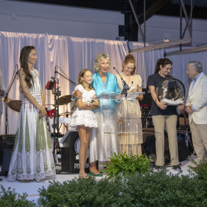 The Chantecaille family receives the 2-024 ARF Champion of Animals Award! Photo by Michael Ostuni/PMC via Getty Images