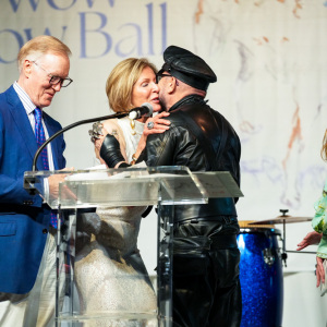 Peter Marino and Isabelle Trapnell Marino present Ellen and Chuck Scarborough with the 2025 Champion of Animals award. 