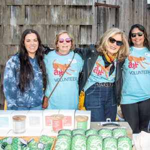 ARF\'s Tess Pintchik with ARF volunteers Susan Curatolo, Edmar Petterson, Brittany Torres, and Katherine Kremer at the ARFmart table. Photo by Lisa Tamburini. 