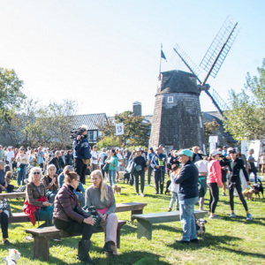 The crowd at Mulford Farm. Photo by Lisa Tamburini.