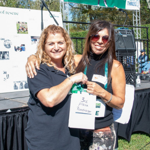 3rd Place Top Fundraiser, Sheri Rosenblatt with ARF\'s Jamie Berger. Photo by Lisa Tamburini.