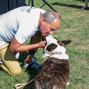 Pooch Who Can Smooch contest, xoxo. Photo by Lisa Tamburini.