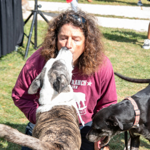 Winner of the Pooch Who Can Smooch contest, Anthony and Mazy Mutt! Phot by Lisa Tamburini