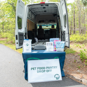 Collecting pet food donations for ARF's Pet Food Pantry. Photo by Lisa Tamburini.